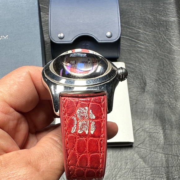 Red Watch with Blue Case - Picture 5 of 7